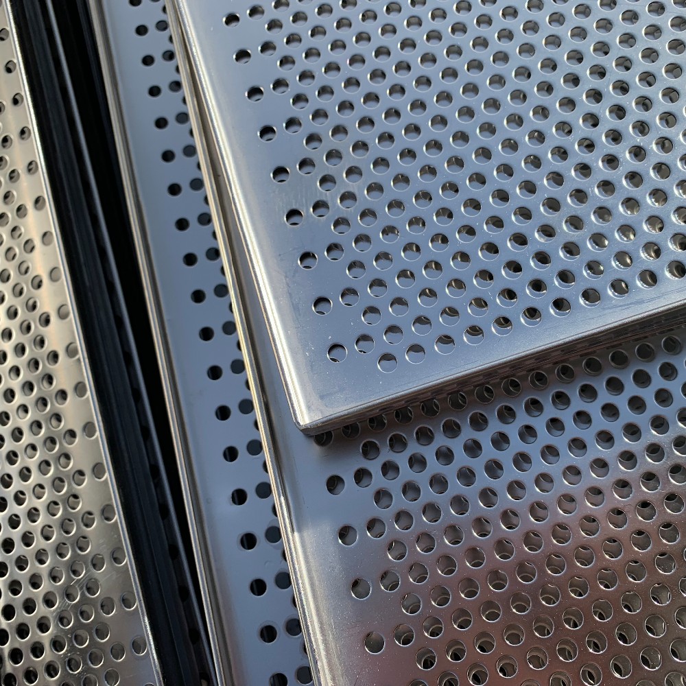 Low Carbon Steel Aluminum Stainless Steel Punching Hole Decorative Perforated Metal Mesh Sheet Plate for Fencing
