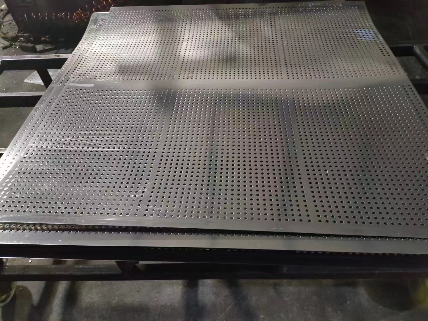 Stainless Steel 304 316 Micron Round Hole Perforated Metal Sheet Various Pattern Customized Perforated Metal Sheet